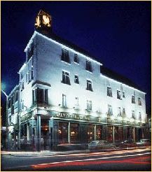 Garveys Inn - At Night